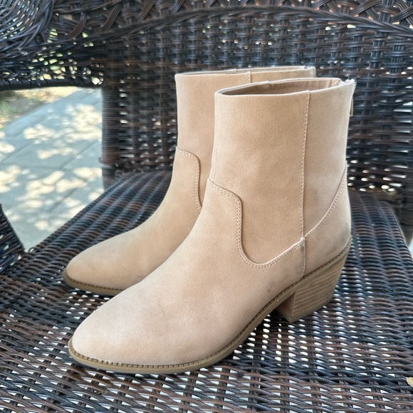 Dolce Vita Beige Ankle Booties - Picture 1 of 3